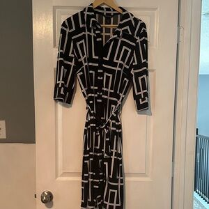 White House Black Market Black and White Short Sleeve Dress